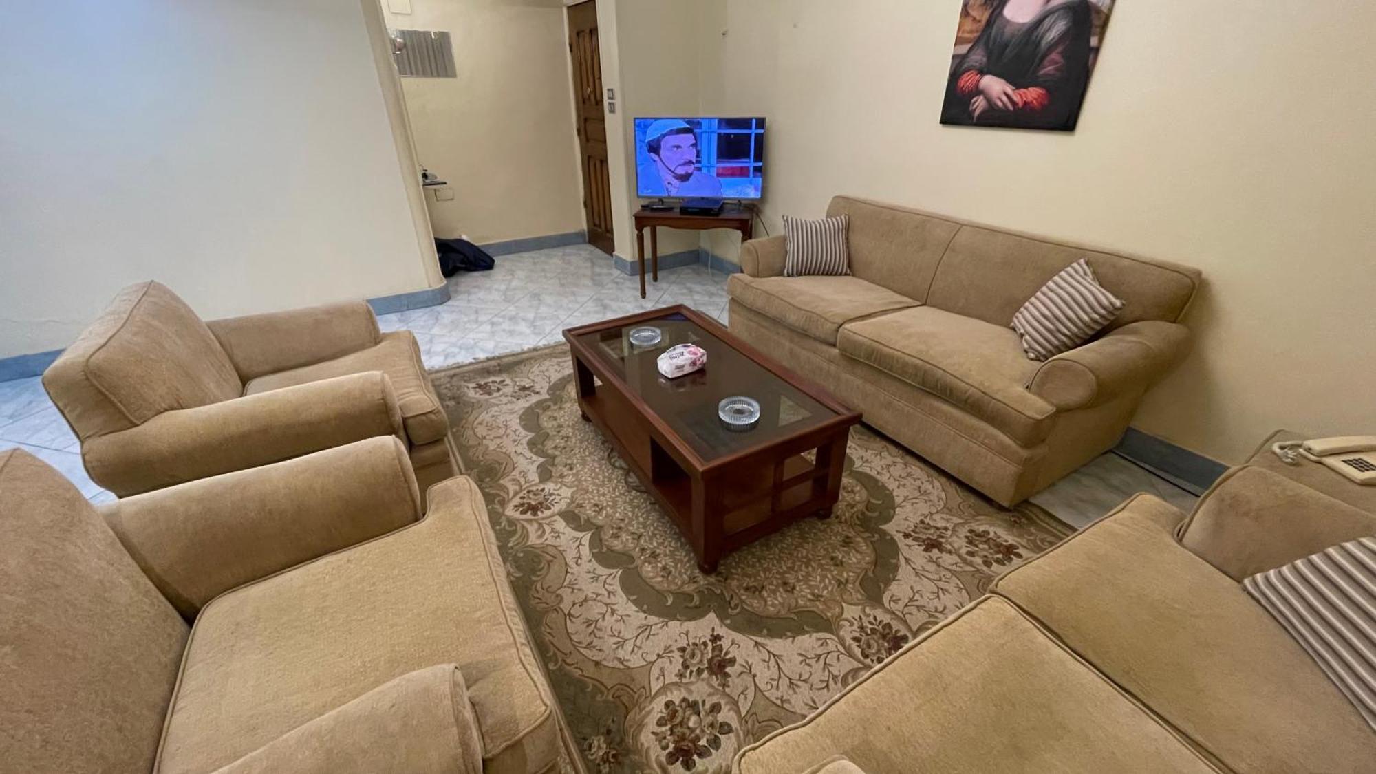 Apartment New Cozy 5 Minutes Away From Airport And Amenties Cairo